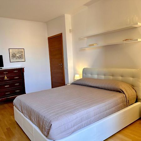 Sisters' Home - Appartamento Nel Centro Storico Con Terrazzo, Aria Condizionata E Vasca Da Bagno Siena Exteriör bild