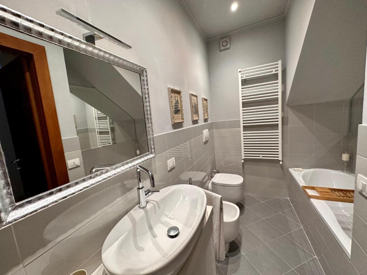 Sisters' Home - Appartamento Nel Centro Storico Con Terrazzo, Aria Condizionata E Vasca Da Bagno Siena Exteriör bild